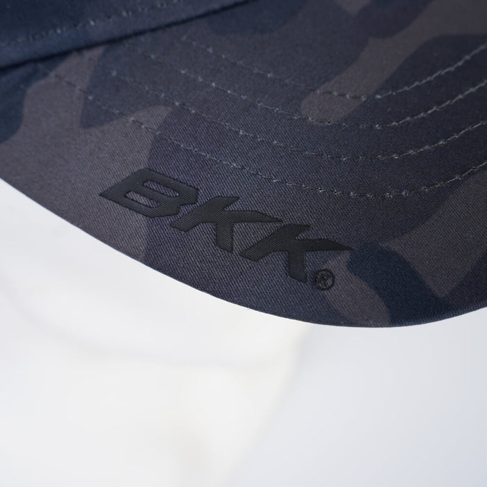 BKK Legacy Performance Cap in Schwarz – Base‑Cap mit gebogenem Schild und sechseckigem Tarpon‑Schuppen‑Logo